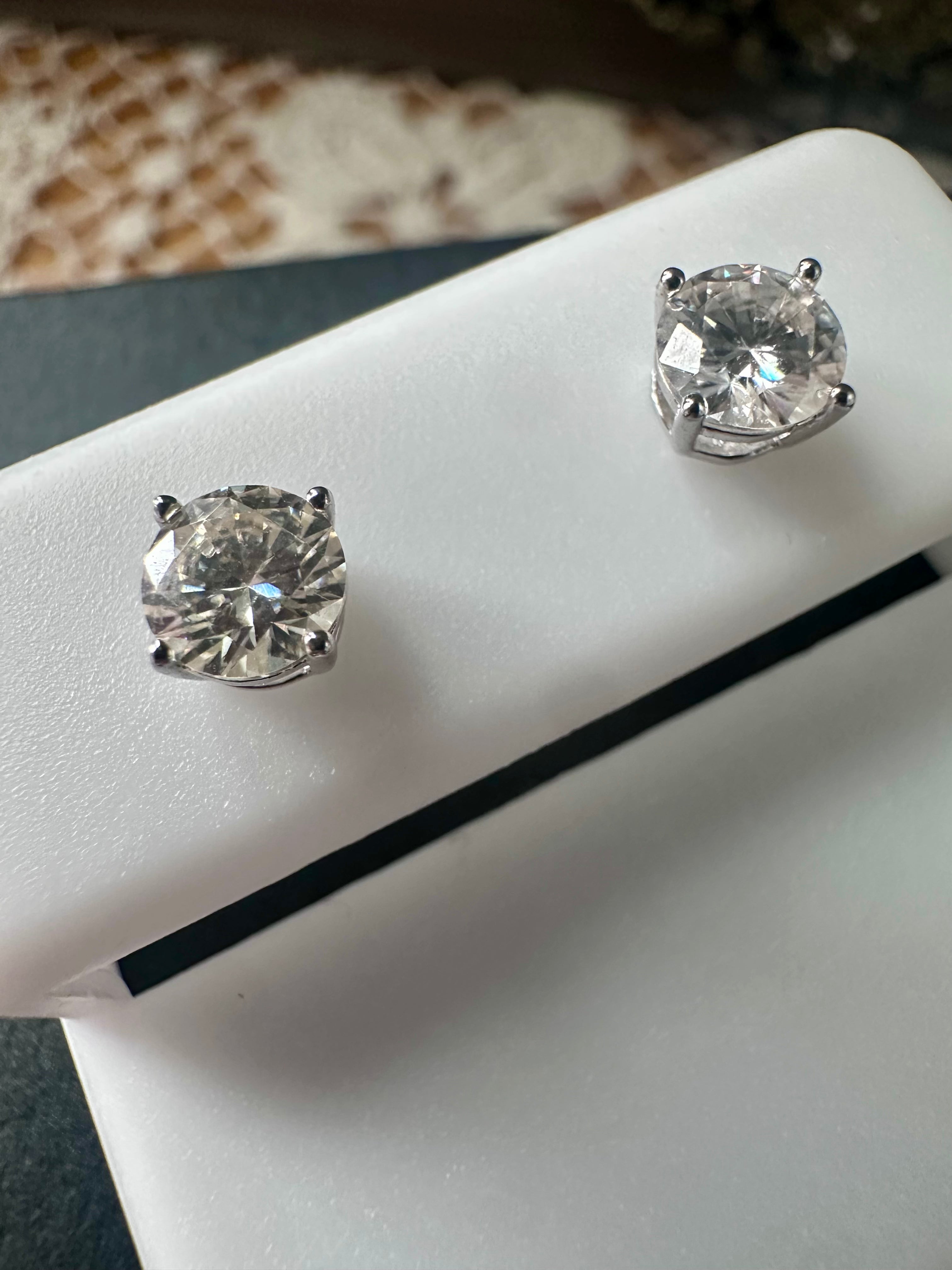0.85ct Genuine Moissanite Stud Earrings in 925 Sterling Silver