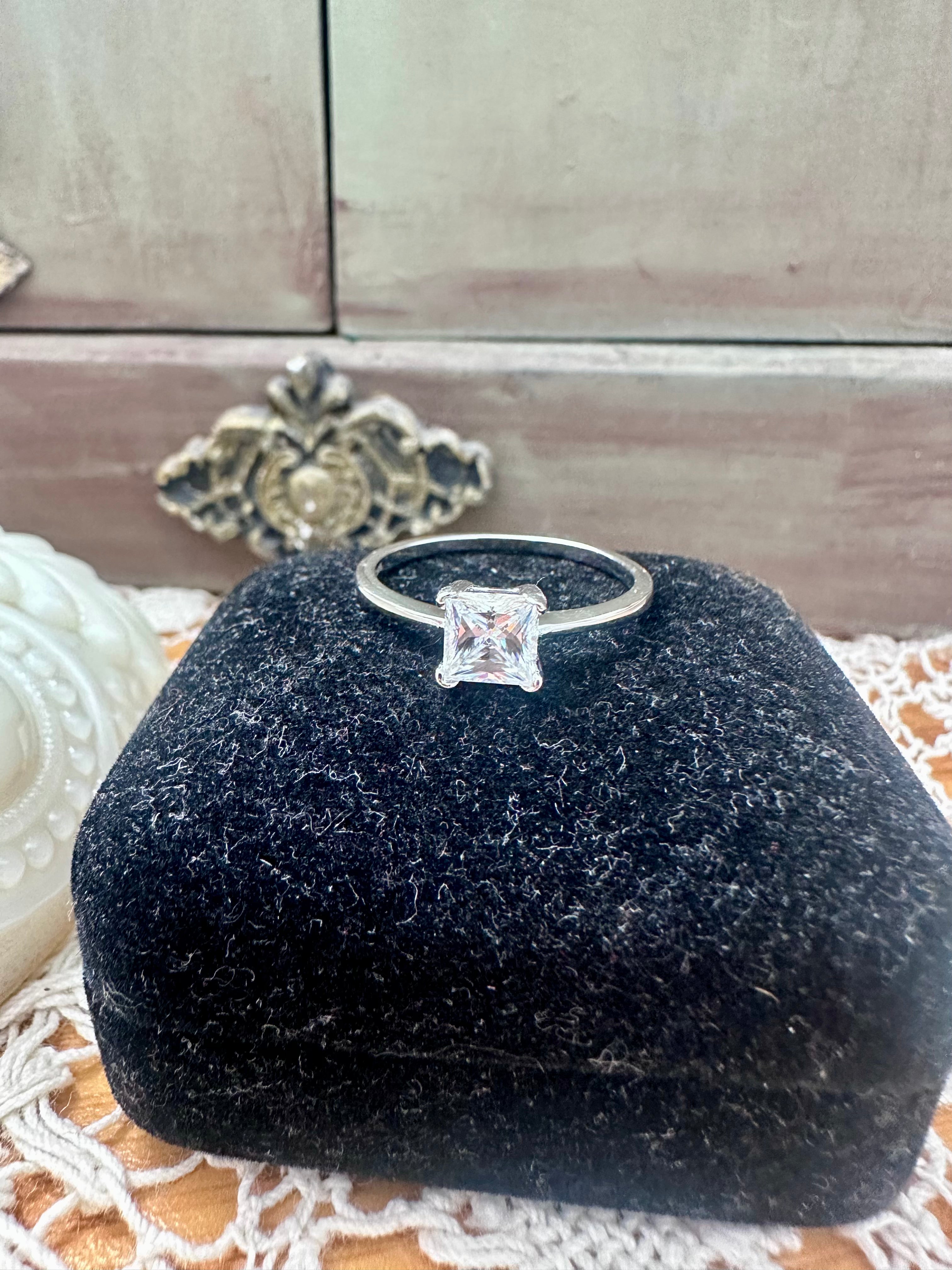 1.0ct Genuine Moissanite Diamond Ring w/ Solid 925 Silver Setting Size 8